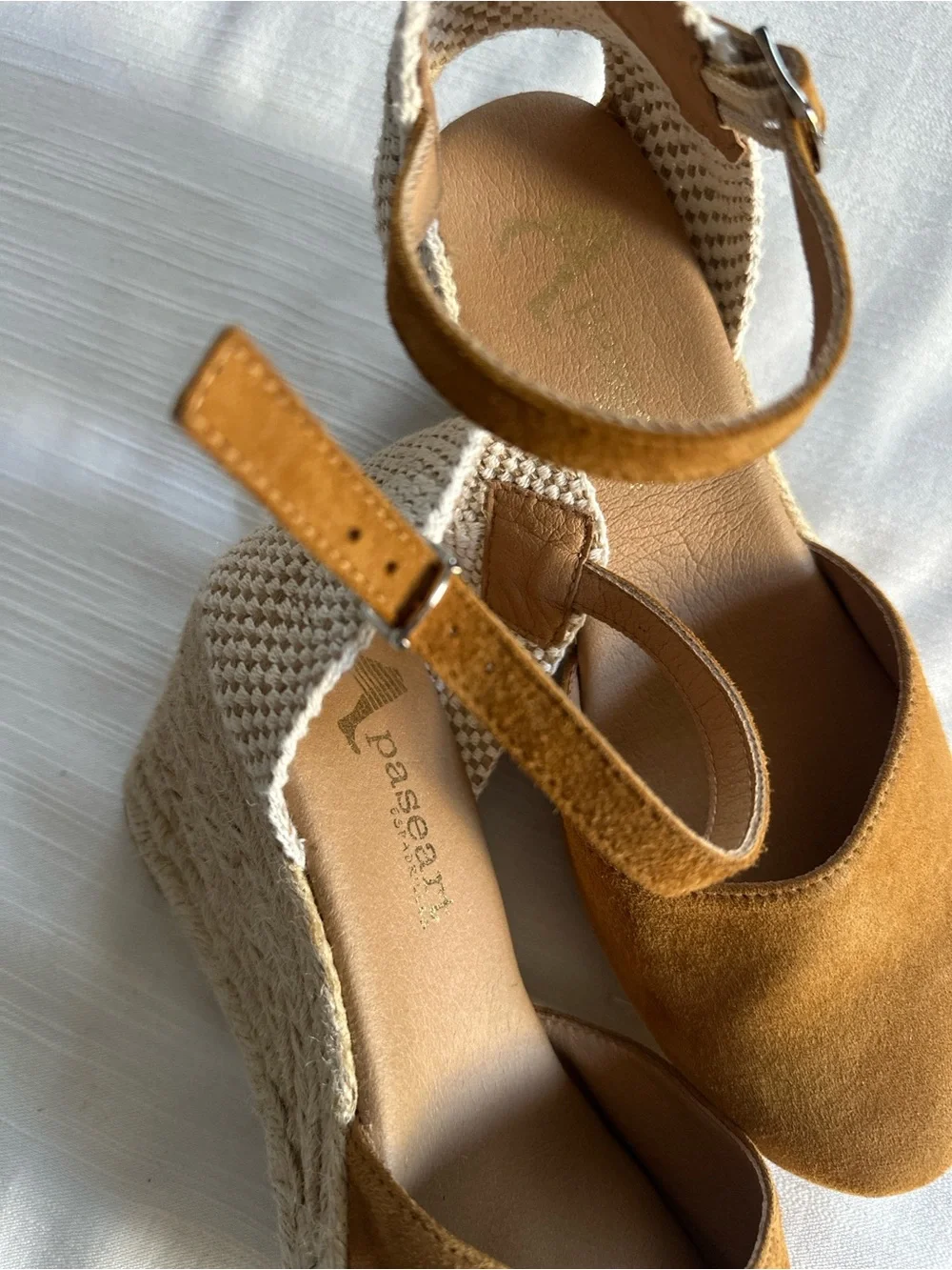 Paseart anthropologie suede